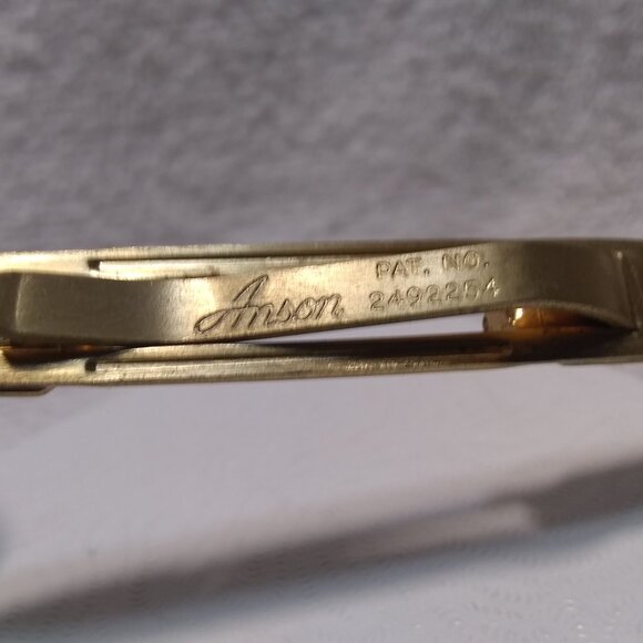 Anson Men's Gold Tone Sword Brown Handle Tie Bar Clip Great Vintage Condition - Picture 6 of 7